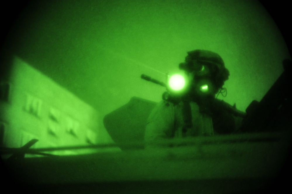 Special Forces perform night recon training