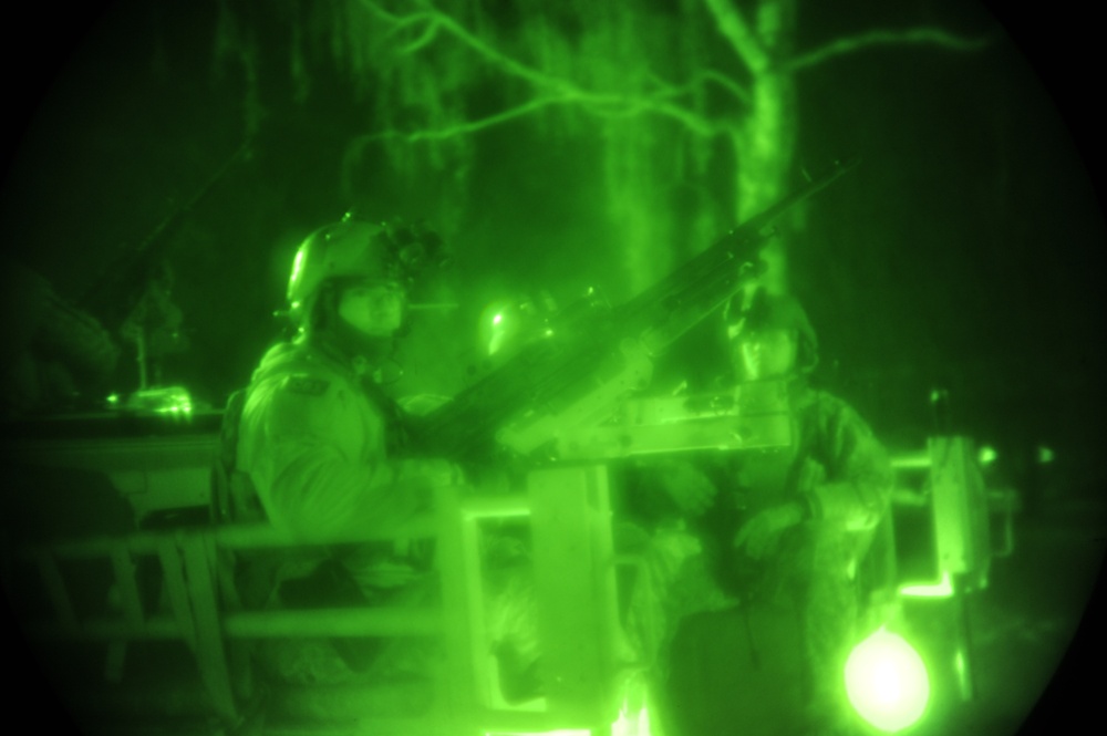 Special Forces Perform Night Recon Training
