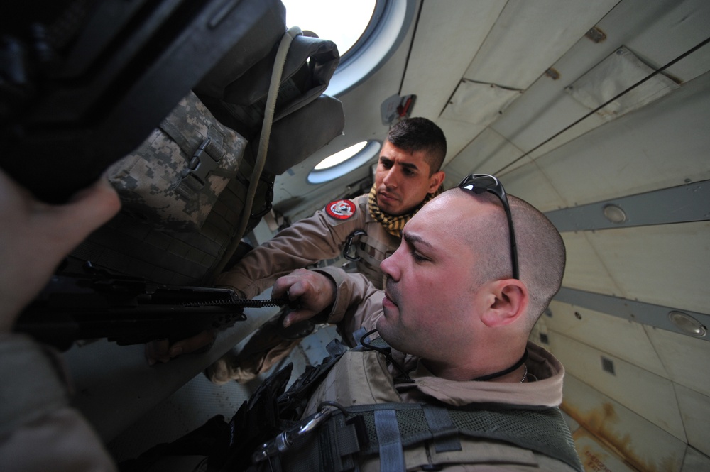 Iraqi aerial gunners aim to protect helicopters, defend Iraq