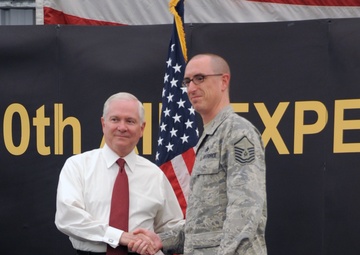 Defense Secretary Gates Visits 380th Air Expeditionary Wing