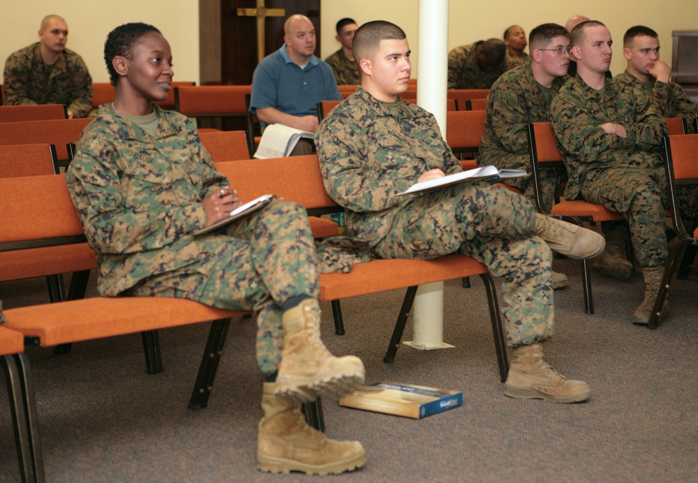 Logistics Marines, Sailors get smart on finances