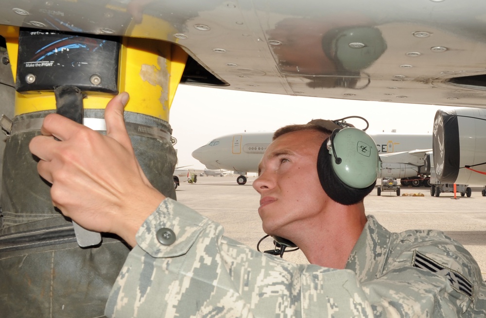 Tinker Senior Airman, Waxahachie Native, Supports Sentry Maintenance Effort for Deployed AWACS Unit