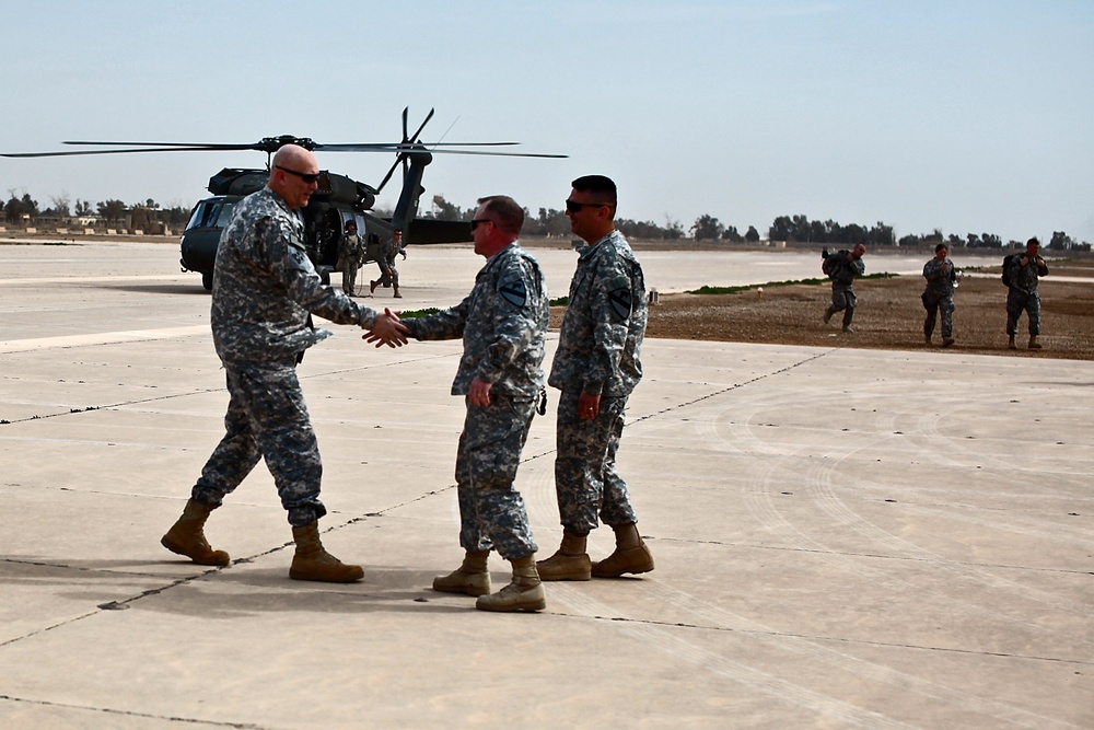 USF-I commander visits Air Cav