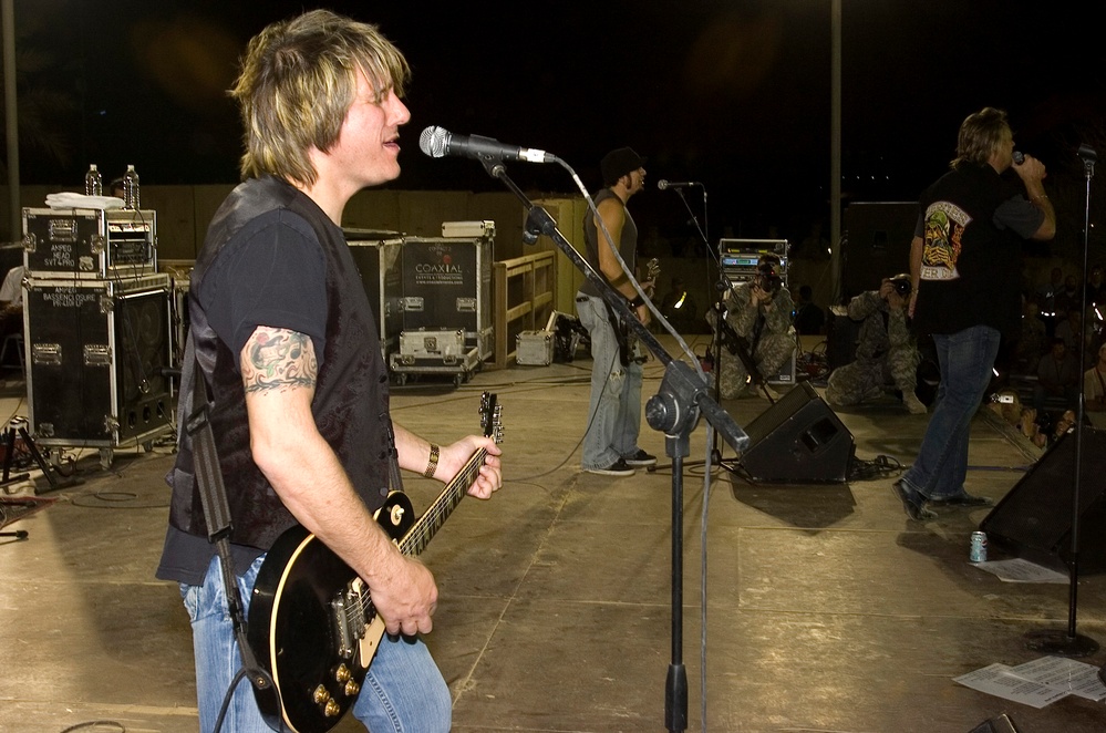 Bad Company performs for the troops
