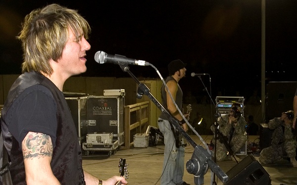 Bad Company performs for the troops