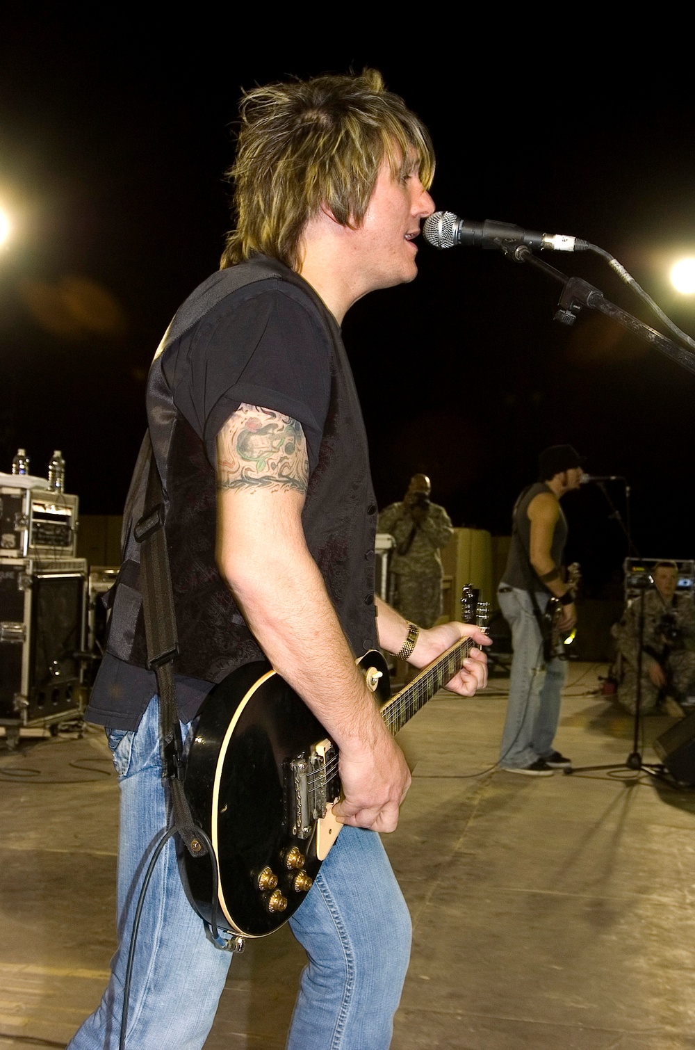 Bad Company performs for the troops
