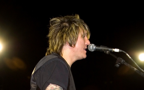 Bad Company performs for the troops