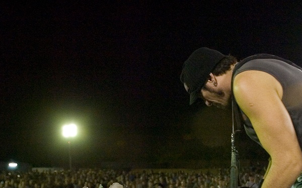 Bad Company performs for the troops