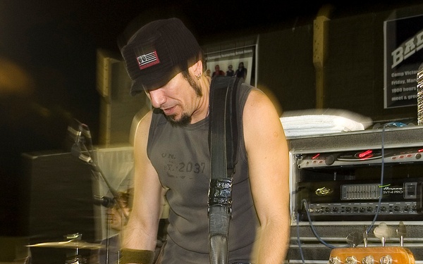 Bad Company performs for the troops