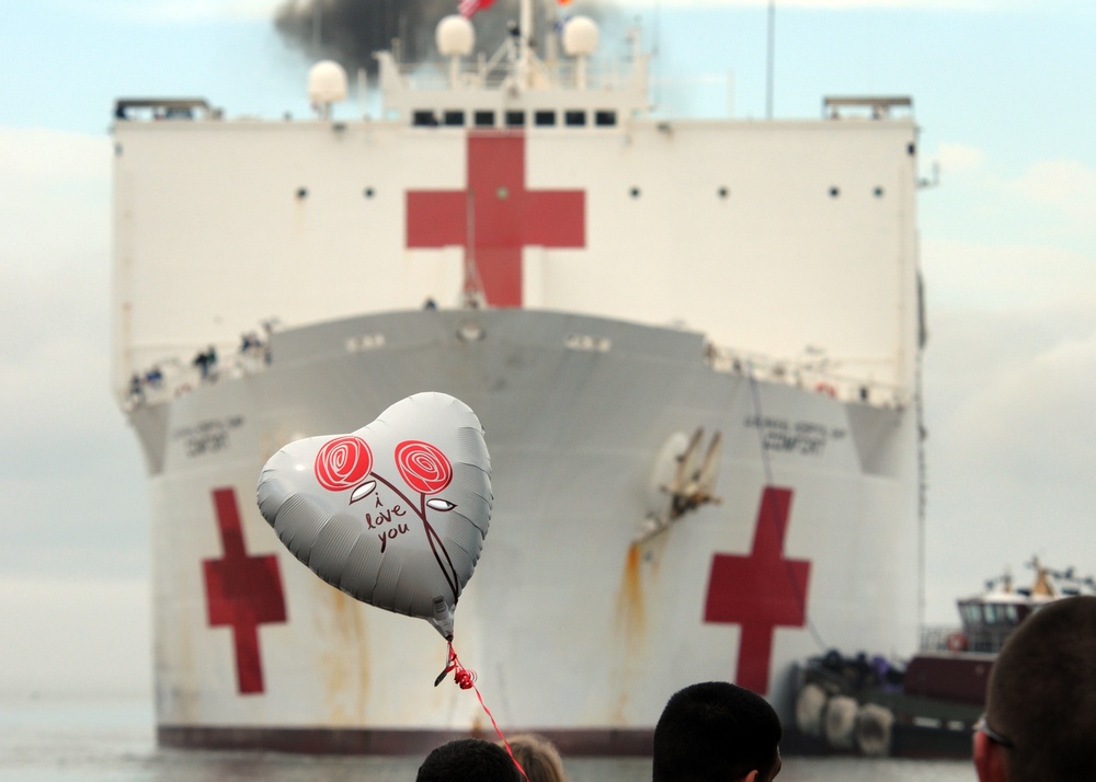 USNS Comfort arrives in Norfolk