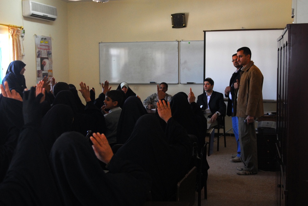 Karbala Agricultural Buzz: Beekeeping Class and Other Initiatives Create Economic Independence for Locals