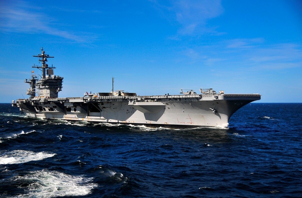 DVIDS - Images - USS Carl Vinson action [Image 4 of 4]