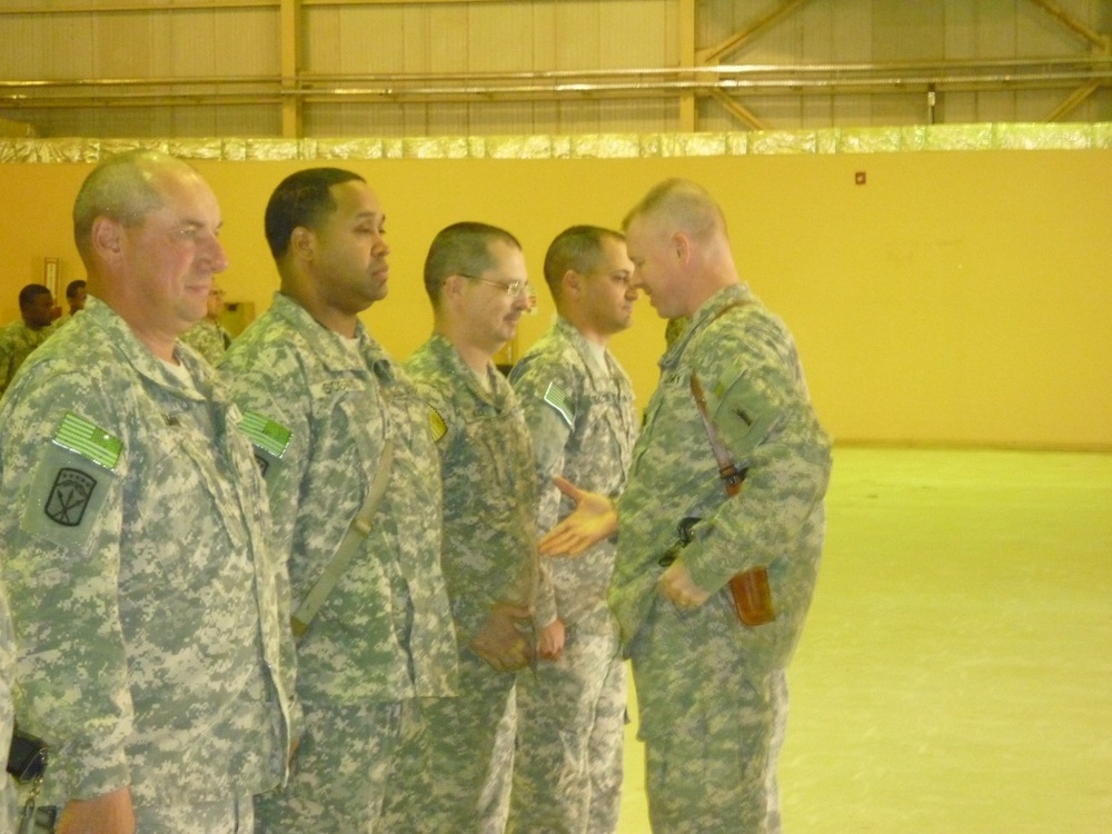 Patch Ceremony Gives Soldiers Bi-Coastal Representation