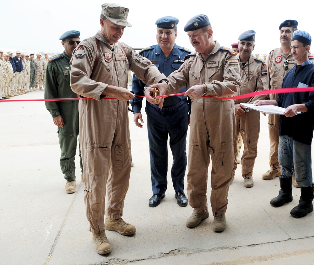 US Air Force turns over aircraft hangar to Iraqi air force