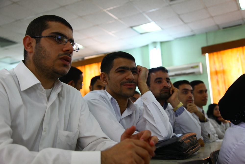 a lecture at the Basra University College of Medicine in Basra