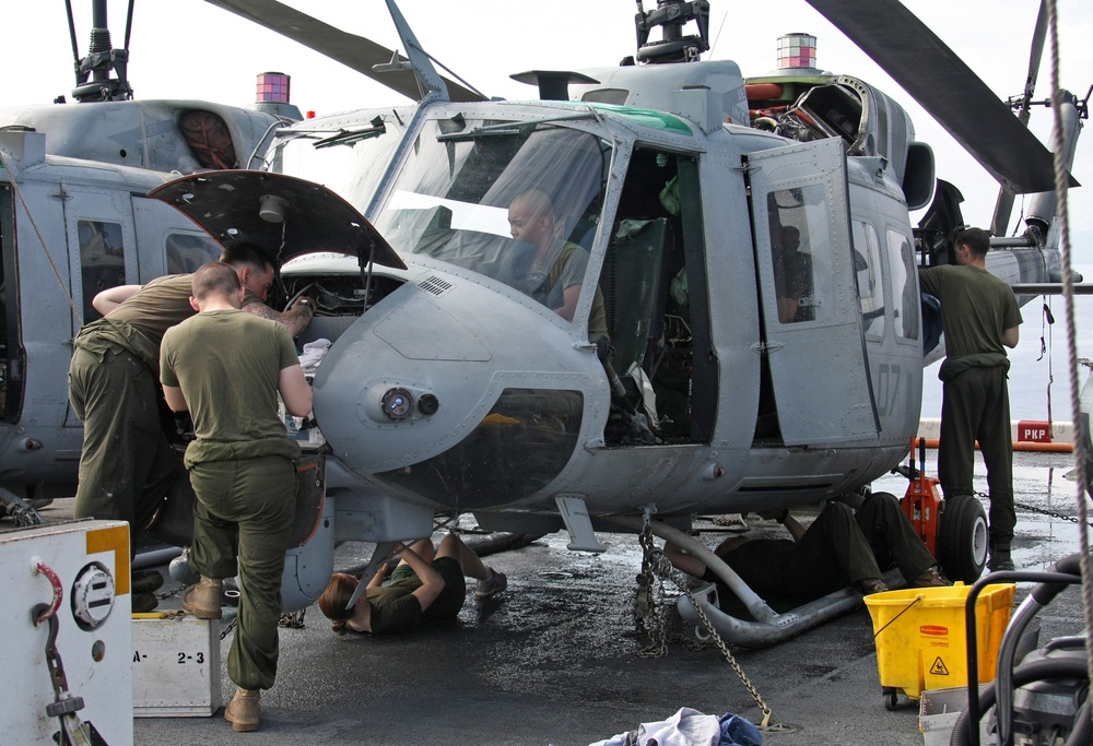 Marines from HMH 461 (Reinforced), 22nd MEU, wash a UH-1N Huey helicopter