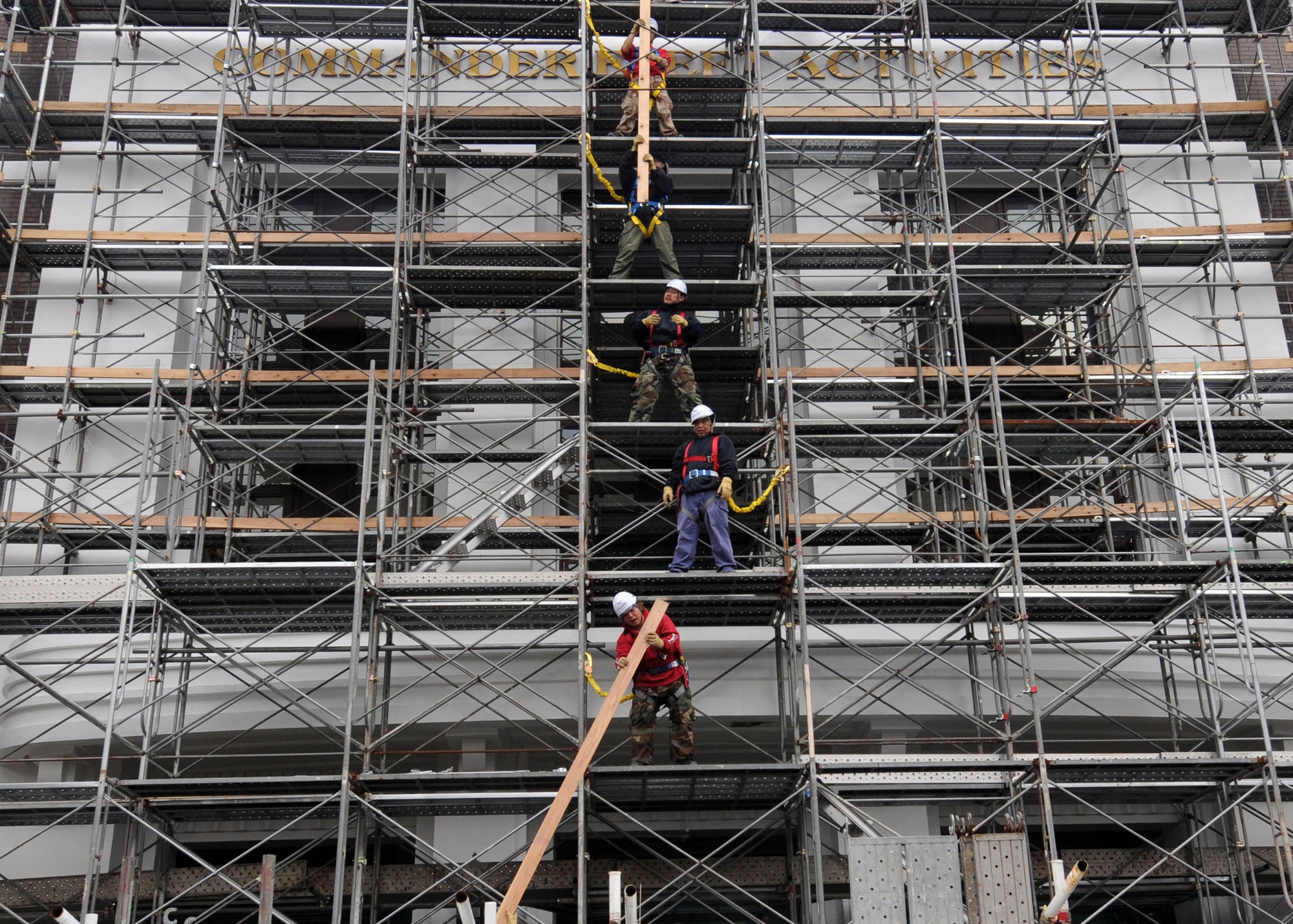 DVIDS - Images - Contract Japanese workers remove scaffolding