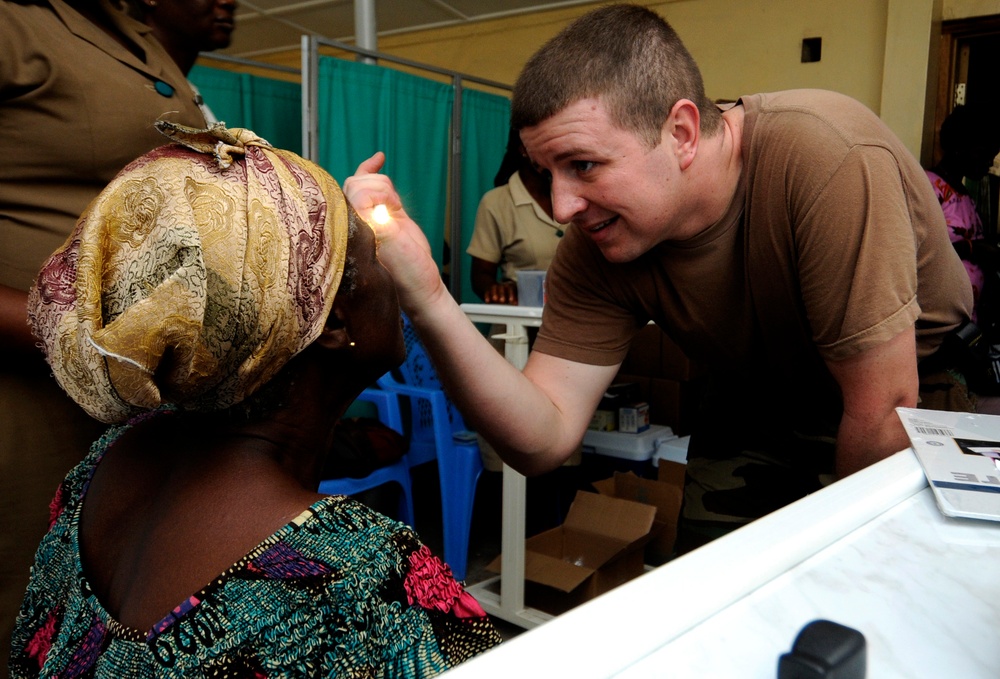 Gunston Hall Sailors Teach First Aid to African sailors