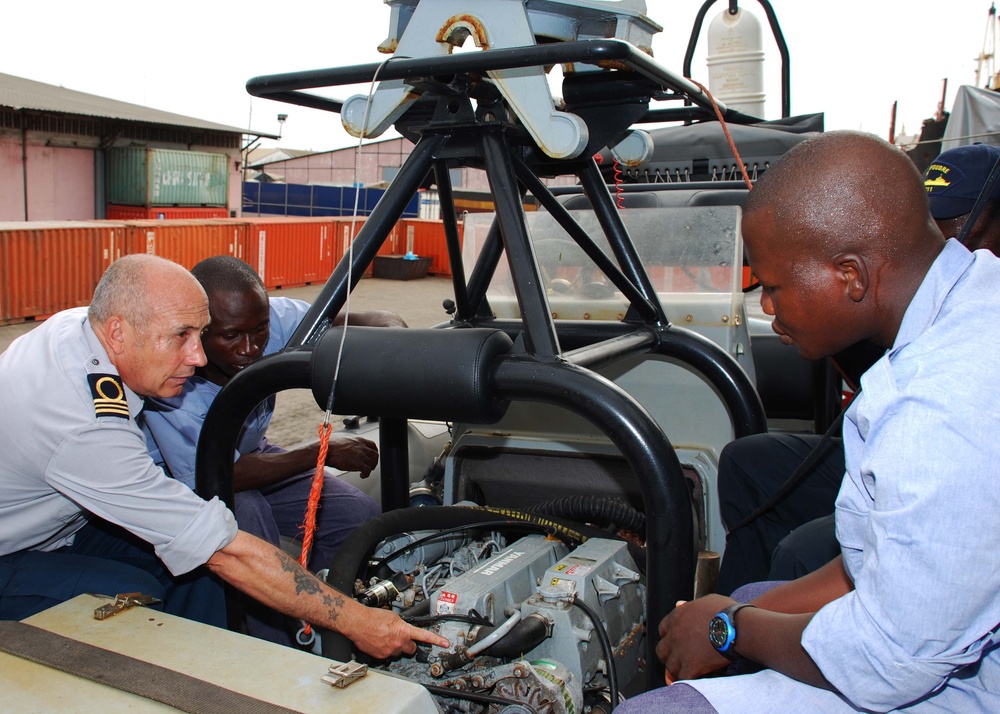 Gunston Hall Sailors Teach First Aid to African sailors