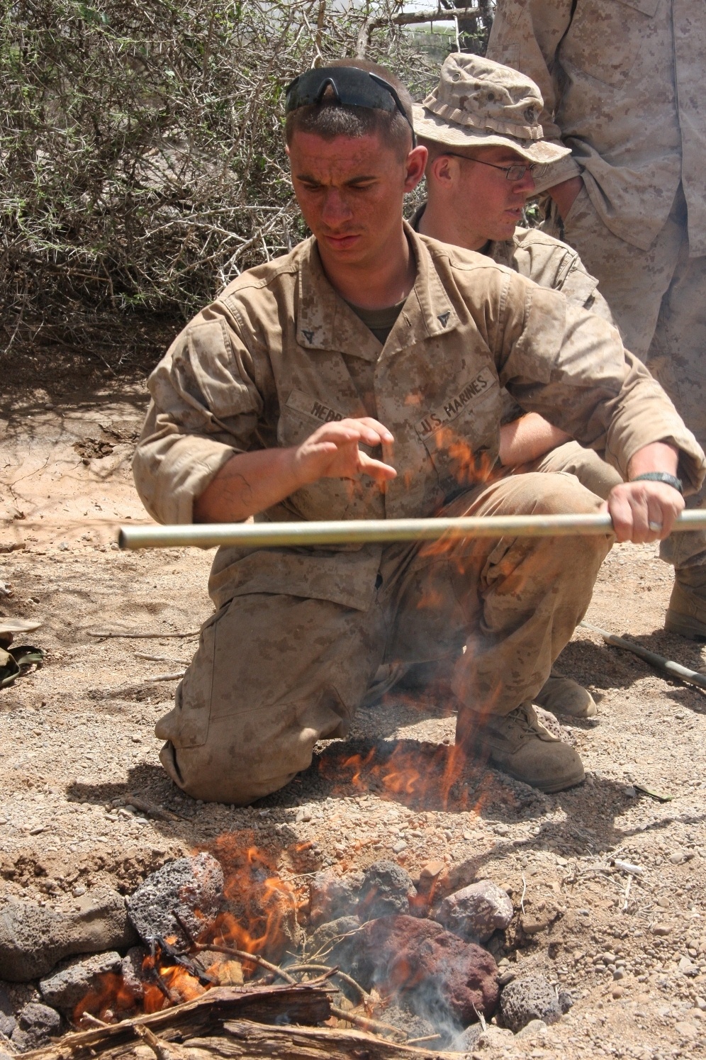 French army teaches 24th MEU Marines desert survival skills