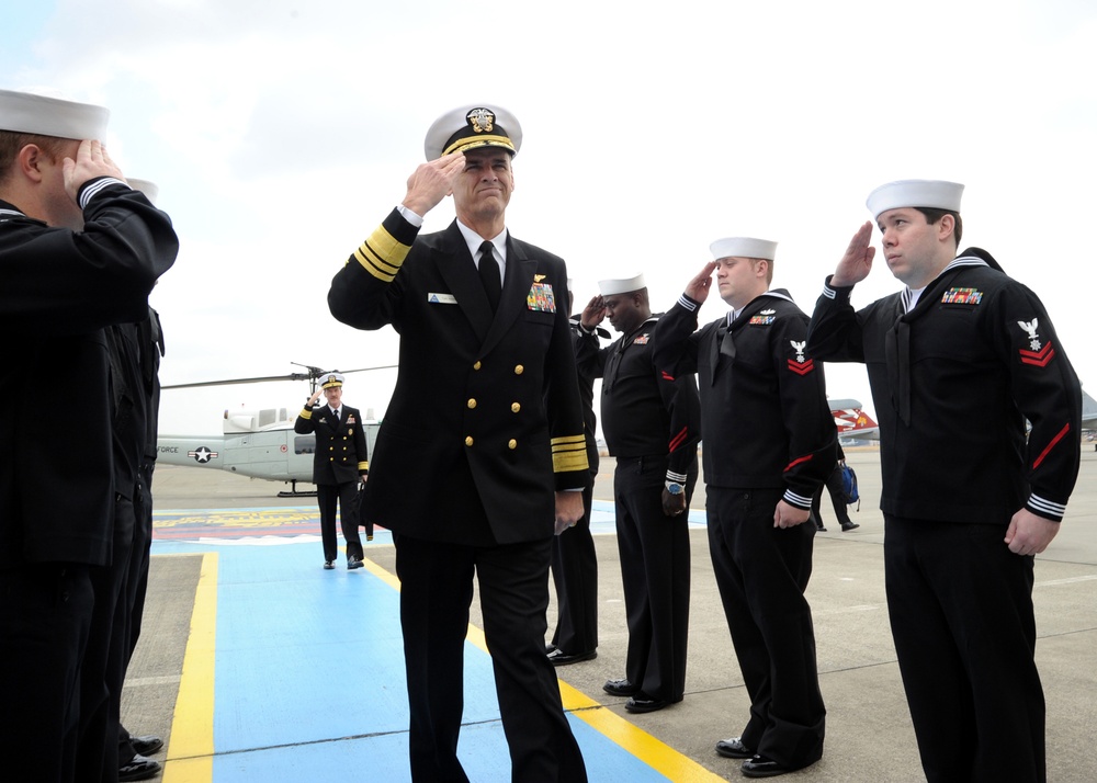 Commander Visits Naval air forces