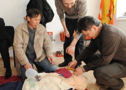 Expeditionary MDG teaches Kyrgyz doctors lifesaving skills