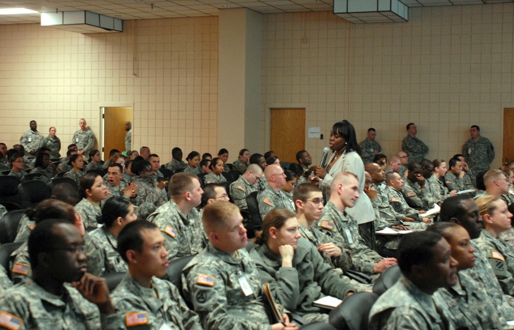 Soldiers Refresh DoD Postal Operations Skills During Silver Scimitar 2010