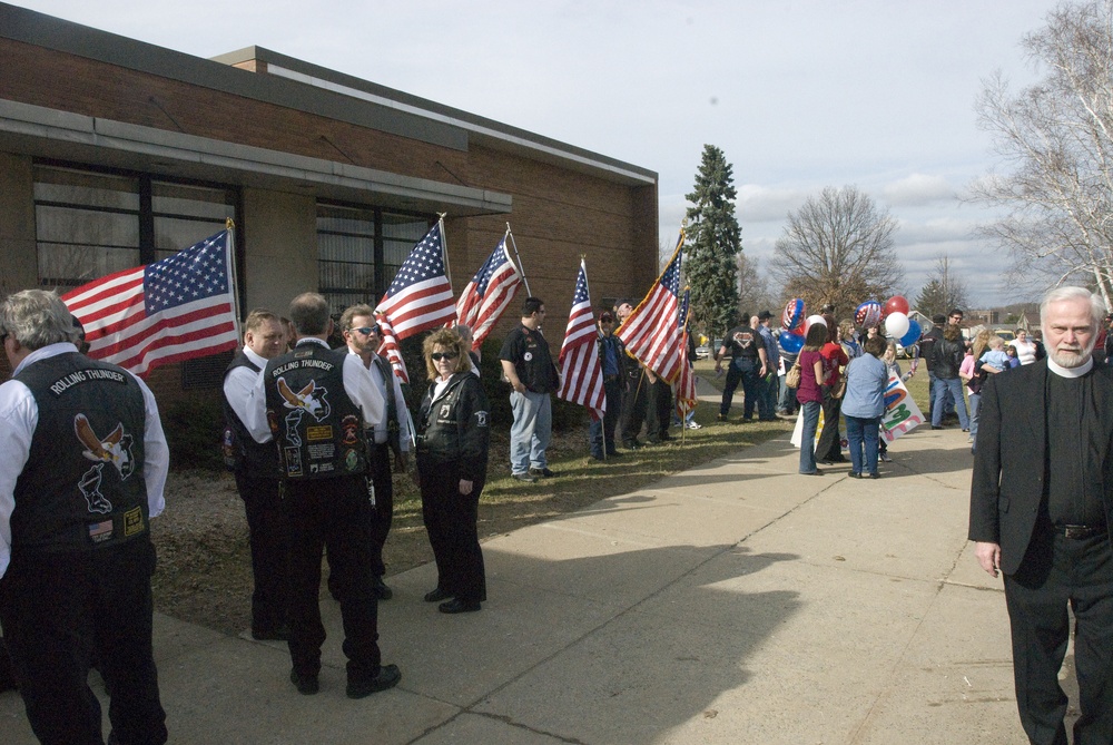 Patriout Guard Riders Welcome Heroes