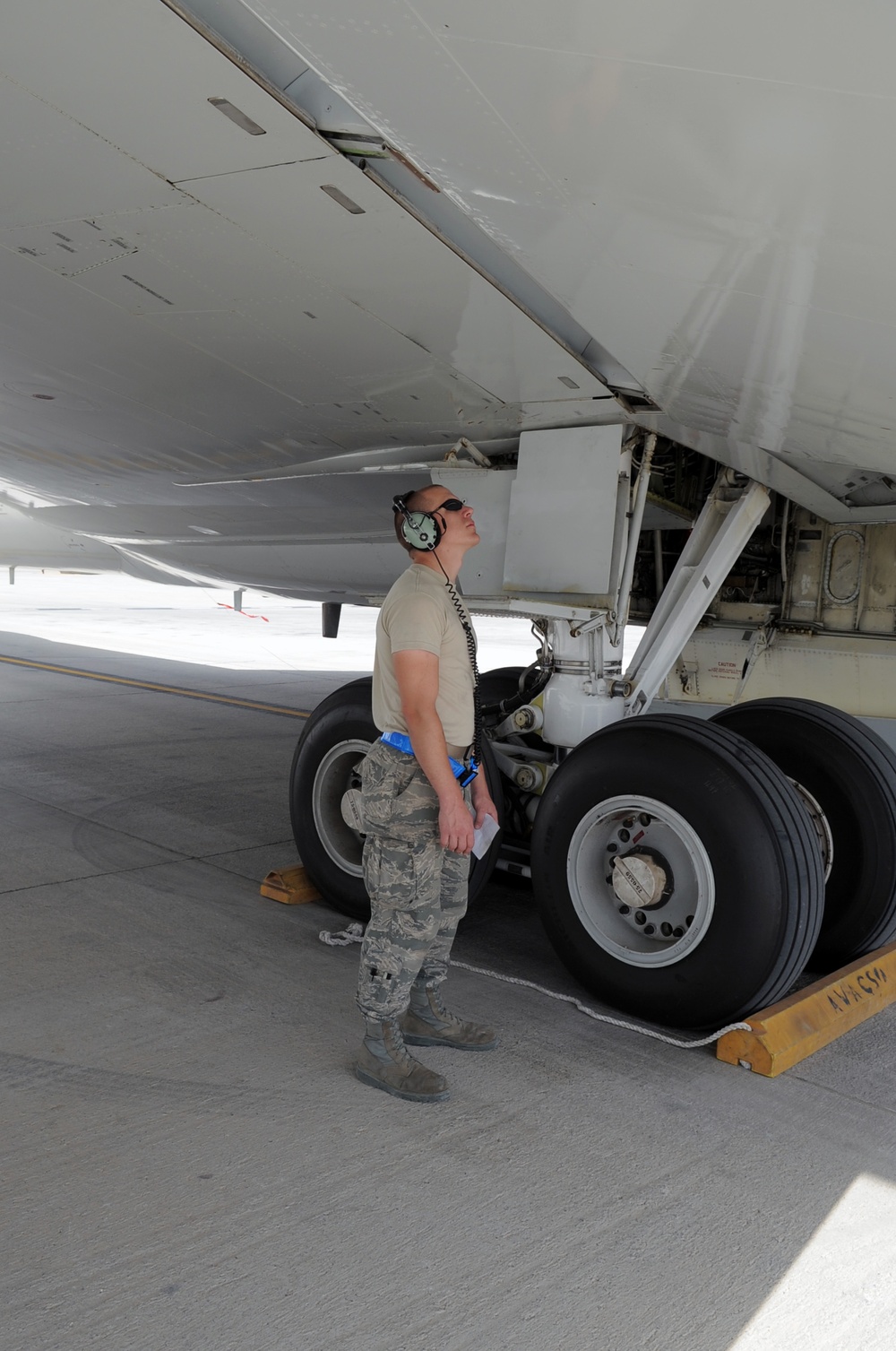 Sentry Maintenance Airmen Recover E-3 in Southwest Asia