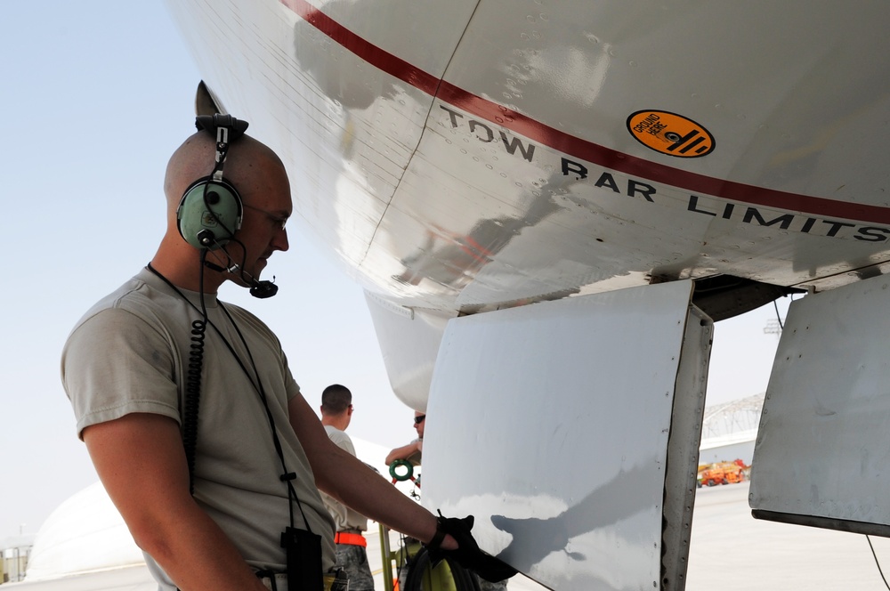 Sentry Maintenance Airmen Recover E-3 in Southwest Asia