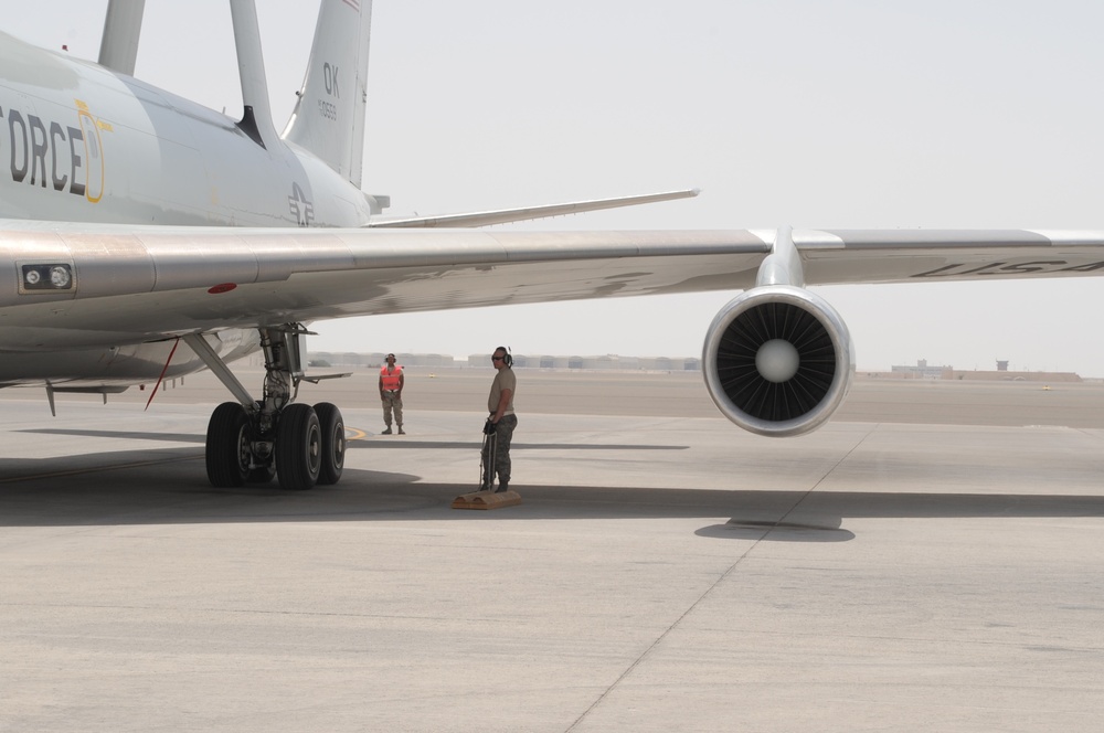 Sentry Maintenance Airmen Recover E-3 in Southwest Asia