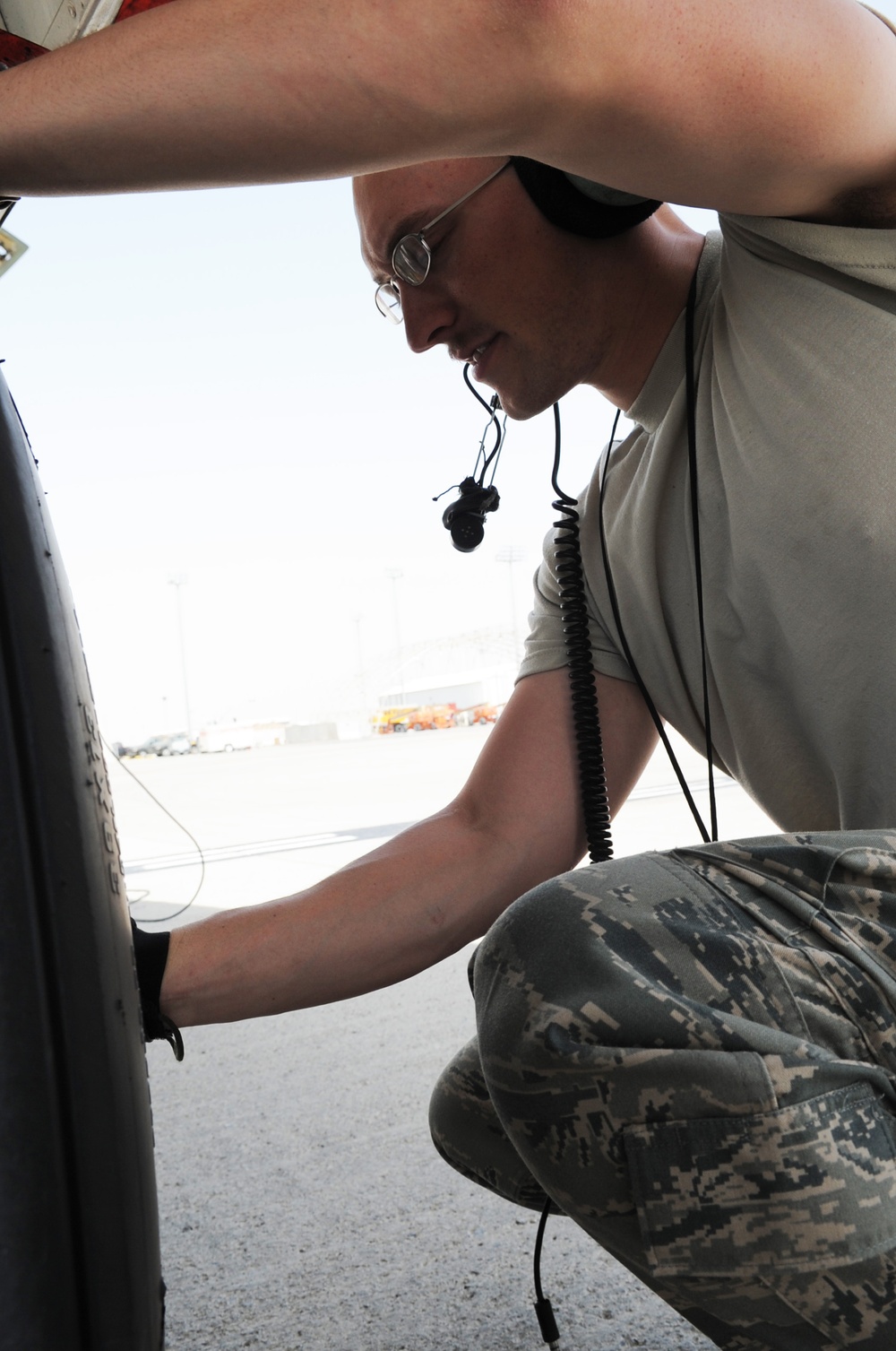 Sentry Maintenance Airmen Recover E-3 in Southwest Asia