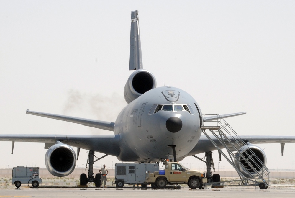 Maintainers Prepare KC-10 Extender During Flightline Ops