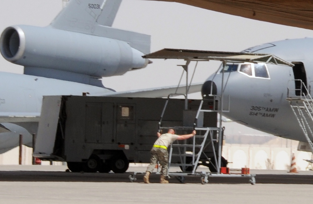 Maintainers Prepare KC-10 Extender During Flightline Ops