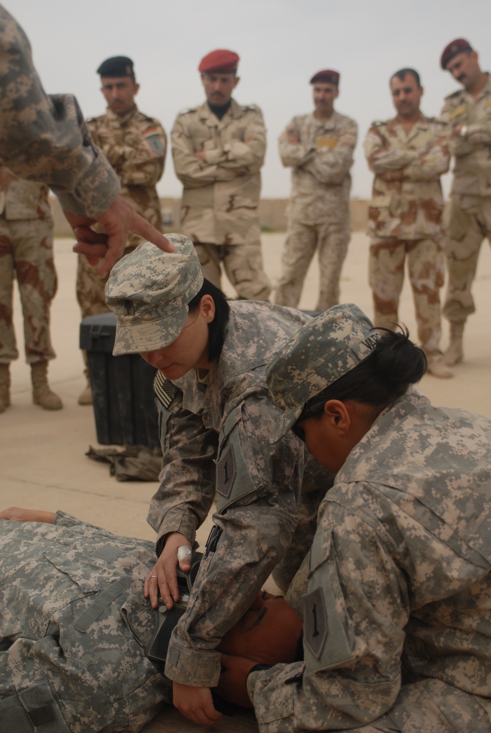 Dragon Brigade Medics Teach Life Saving Skills to Iraqi Army