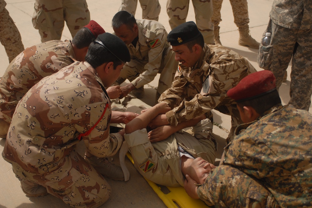 Dragon Brigade Medics Teach Life Saving Skills to Iraqi Army