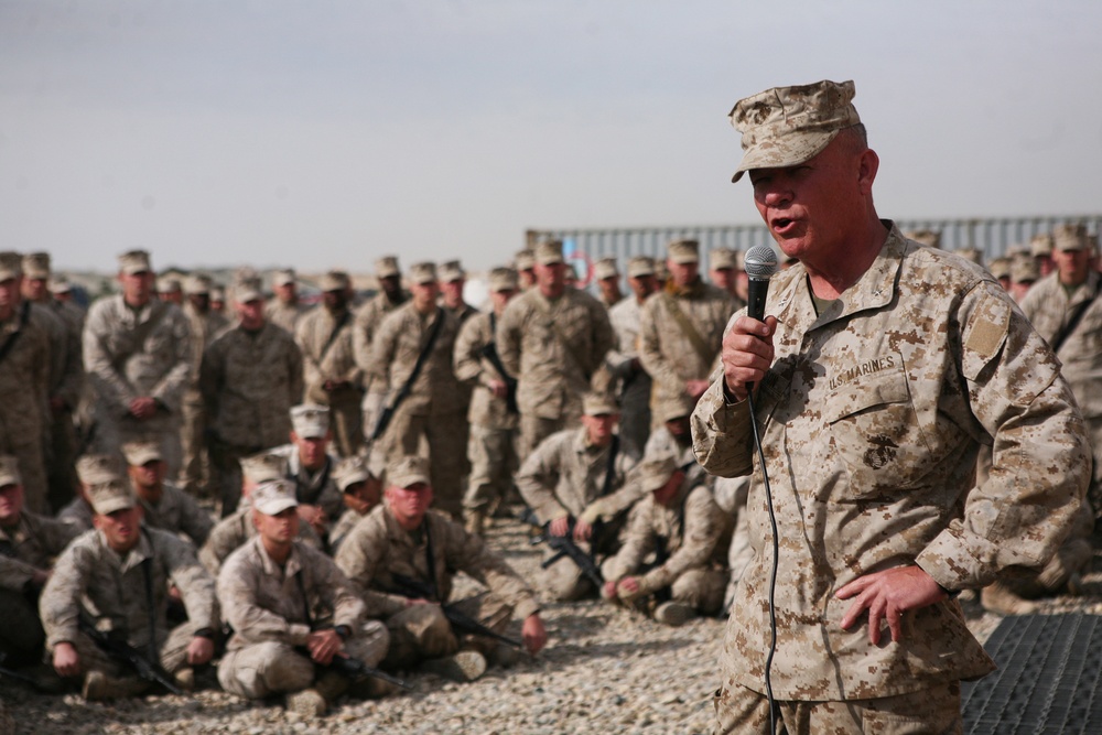 MEB CG Welcomes CLB-6 Marines to the Fight in Helmand