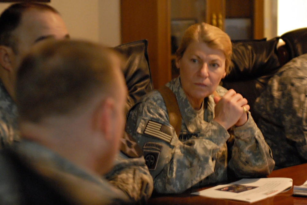 DVIDS - Images - First female four-star general visits, inspires Raider  Soldiers [Image 3 of 4]
