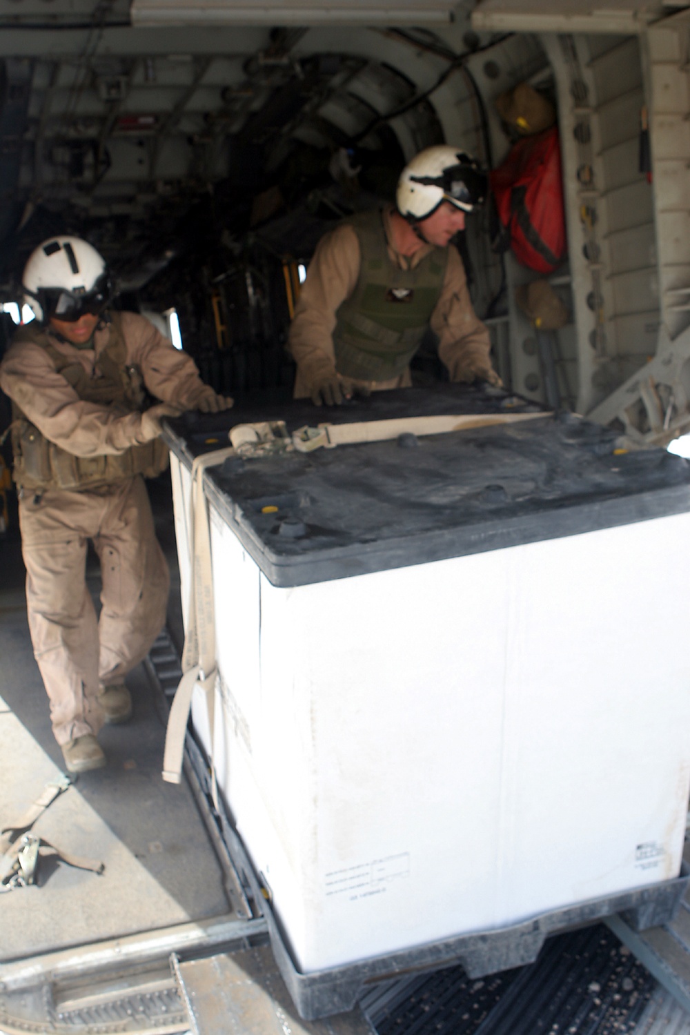 HMH-466 provides heavy lift for Marines in Marjah