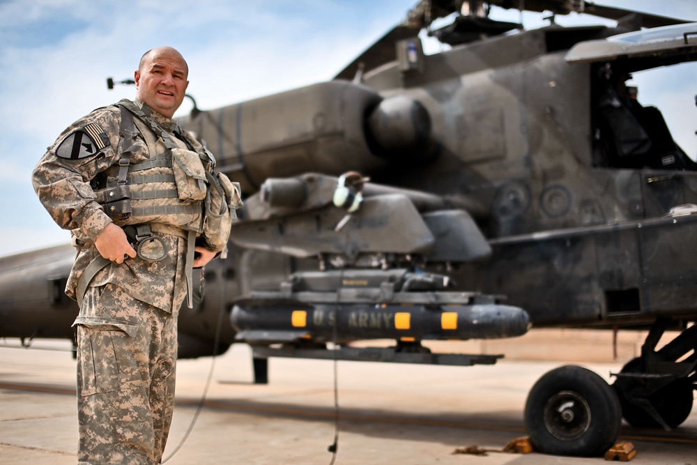 Two senior Air Cavalry aviators make final Apache flight of their careers