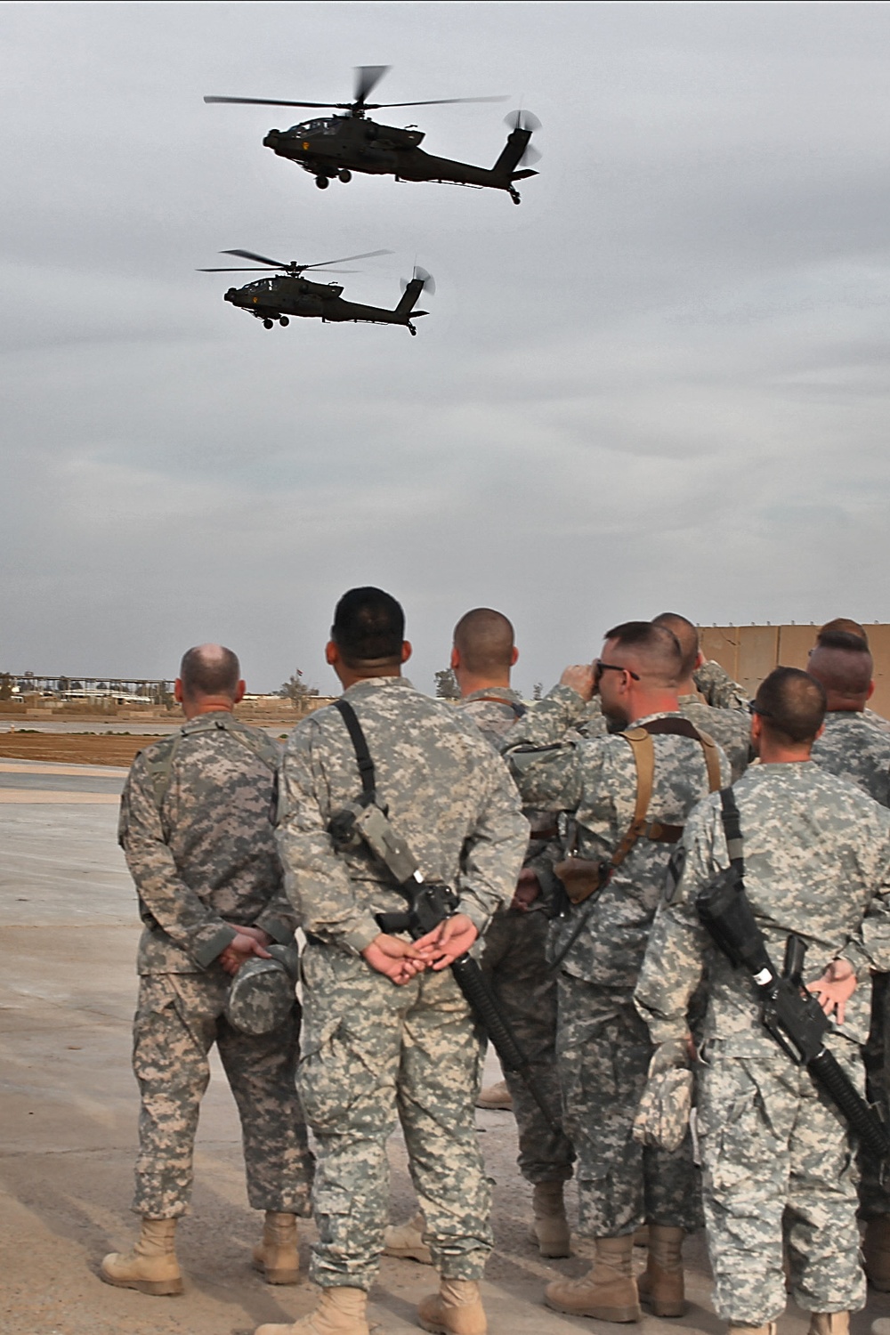 Two senior Air Cavalry aviators make final Apache flight of their careers