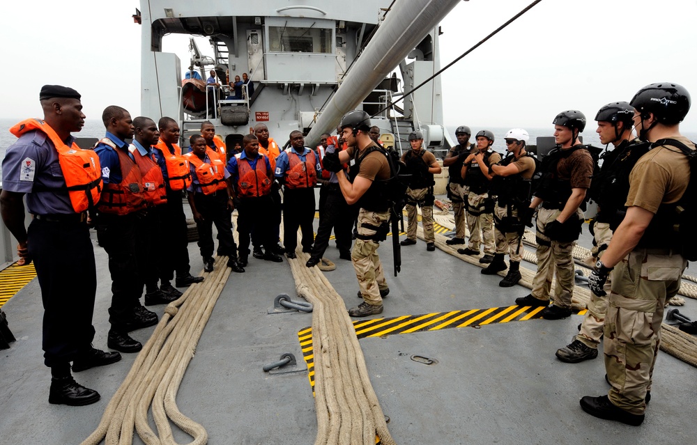 USS Gunston Hall action