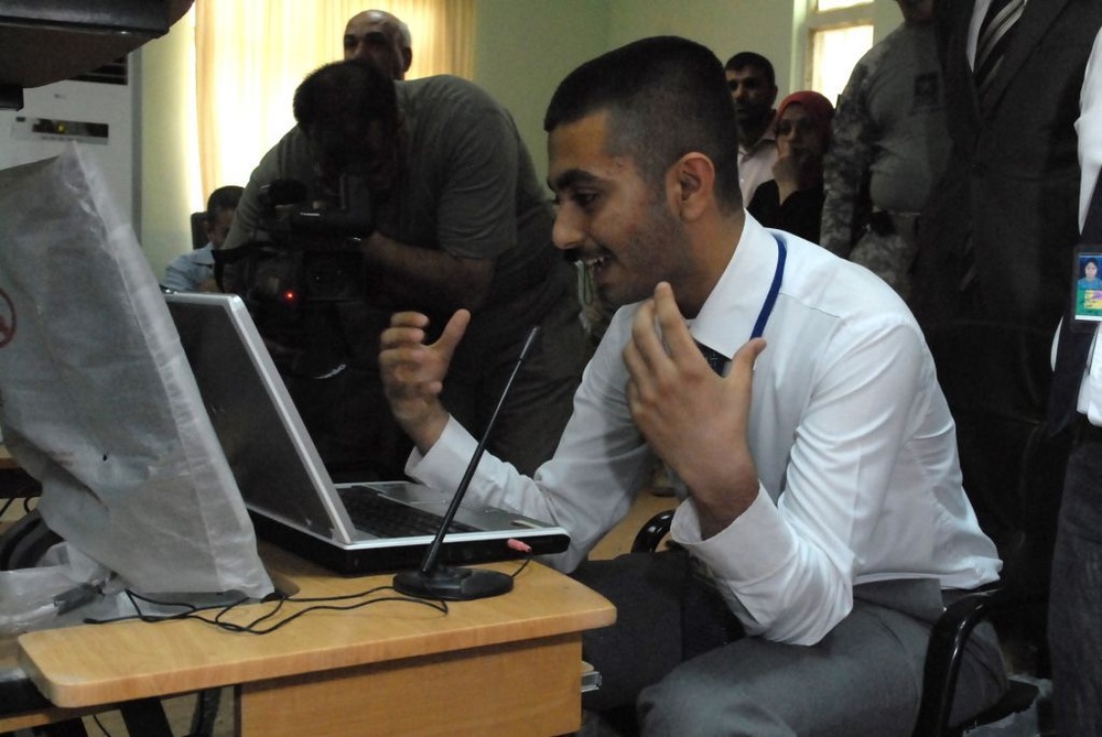 Iraqi, US Students Make Connections Over Web