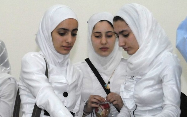 Iraqi, US Students Make Connections Over Web