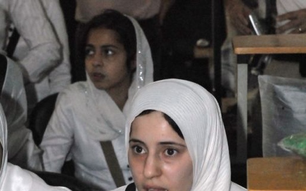 Iraqi, US Students Make Connections Over Web