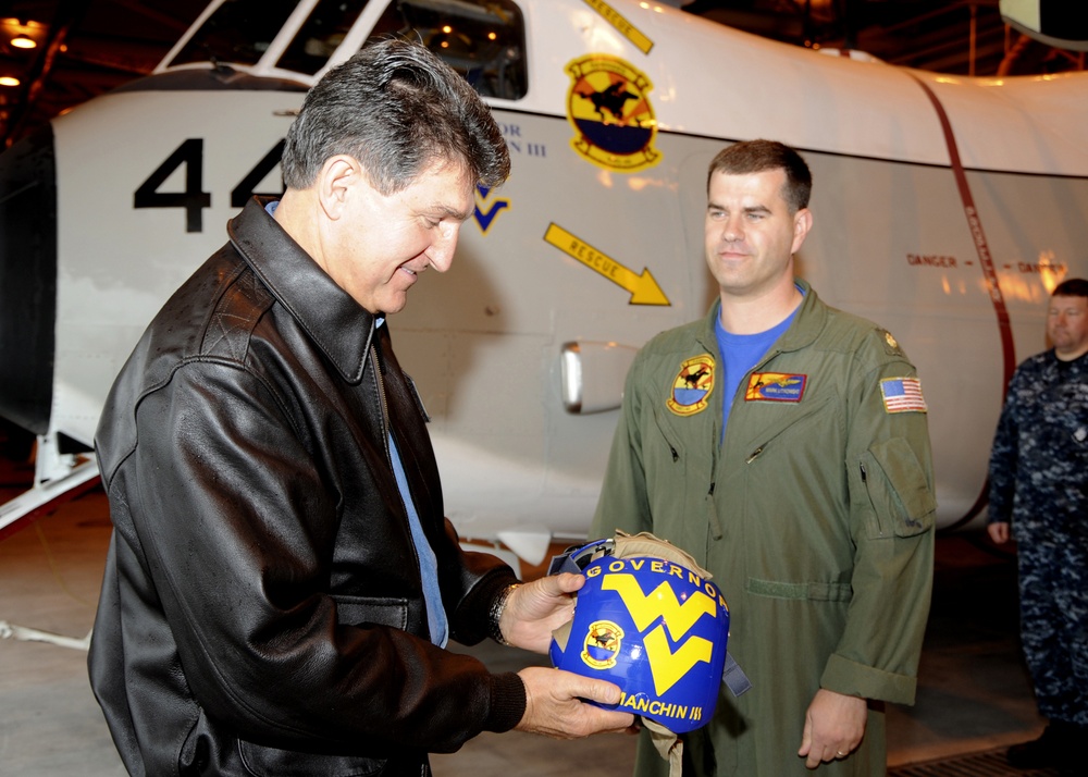 West Virginia governor visits Norfolk sailors