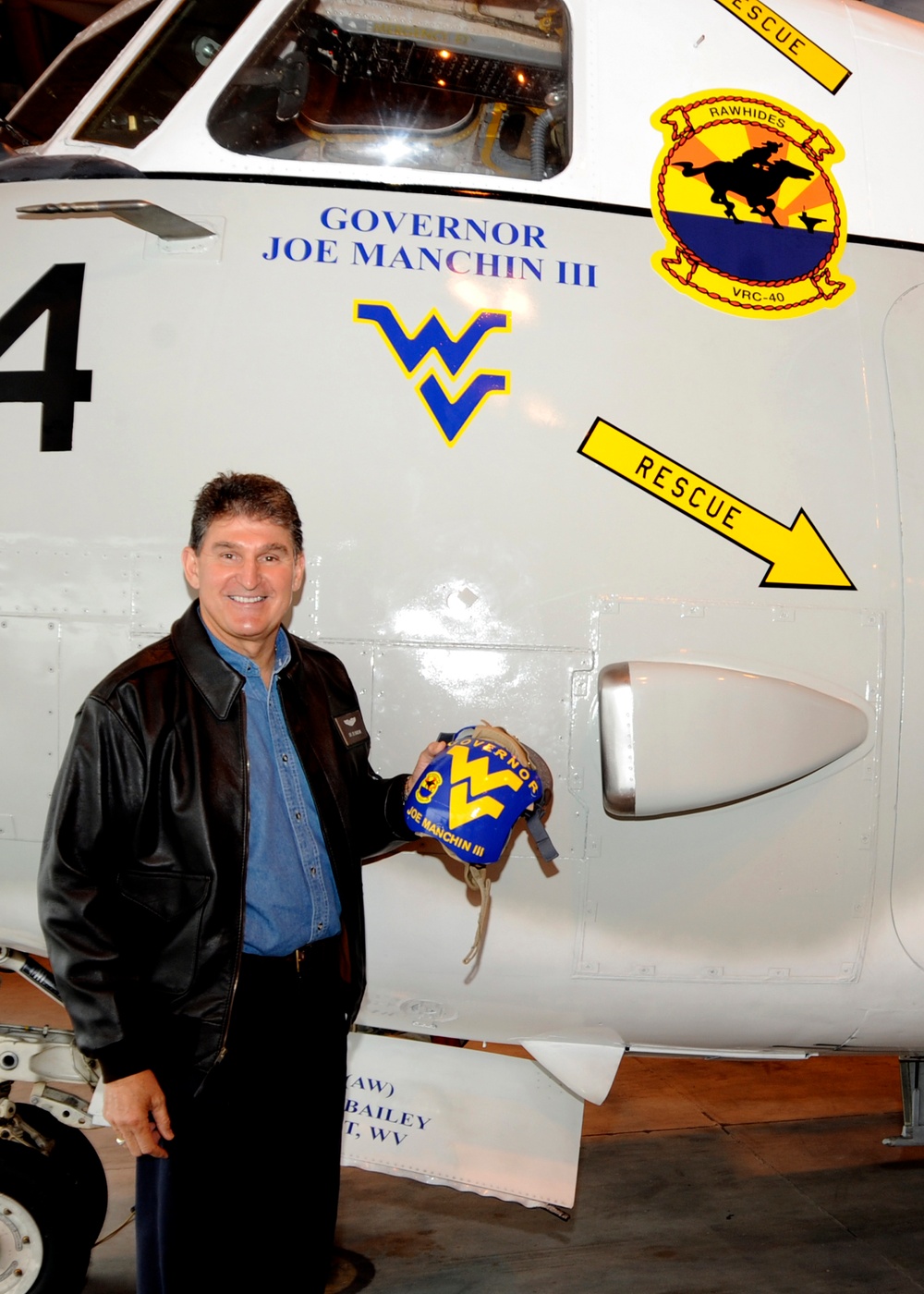 West Virginia governor visits Norfolk sailors