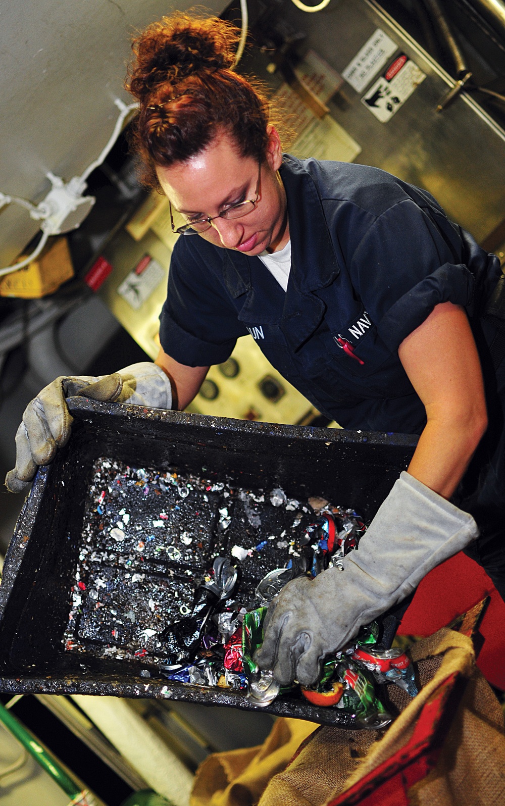 Sailors keep jets flying