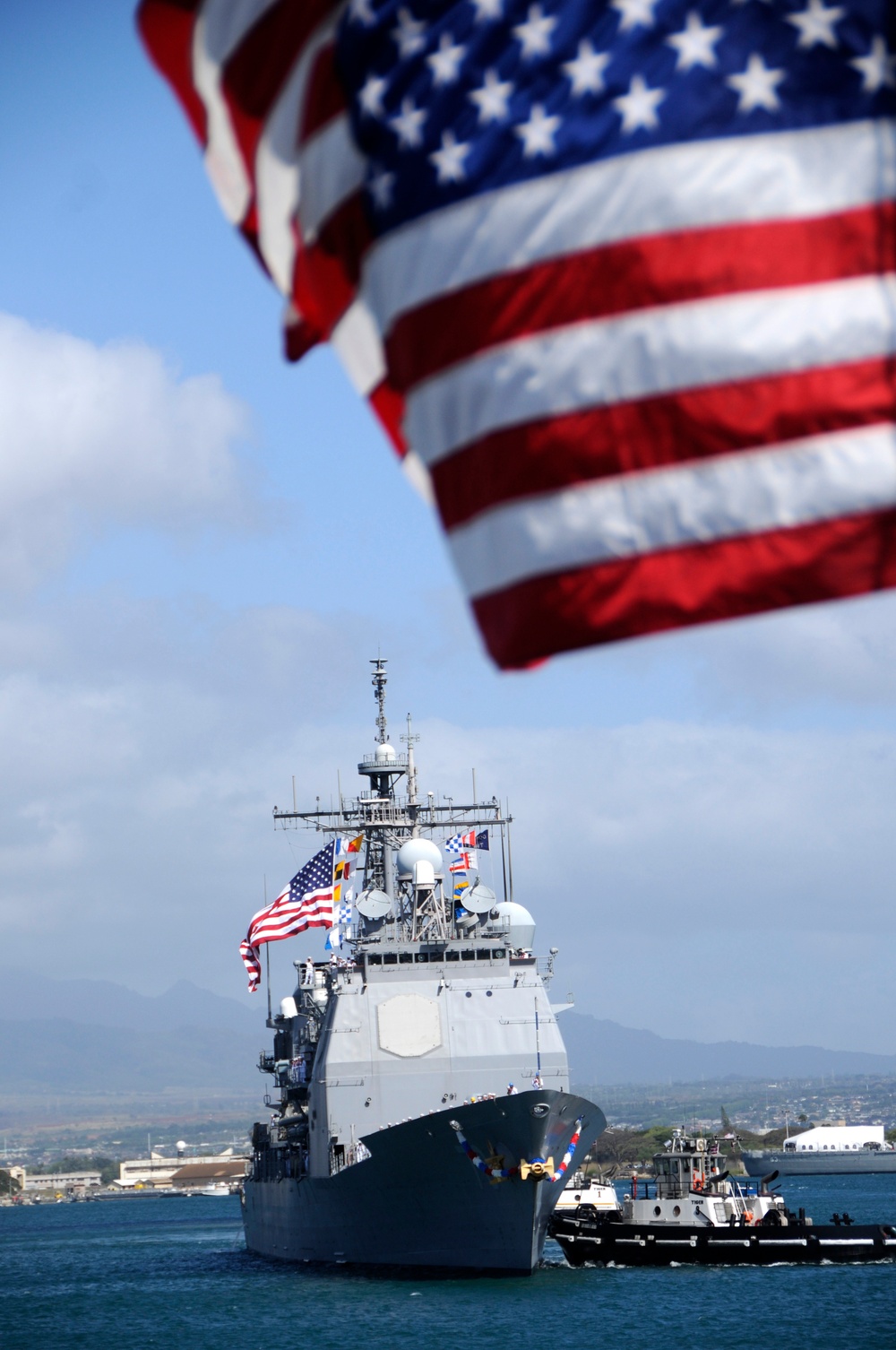 USS Lake Erie returns home