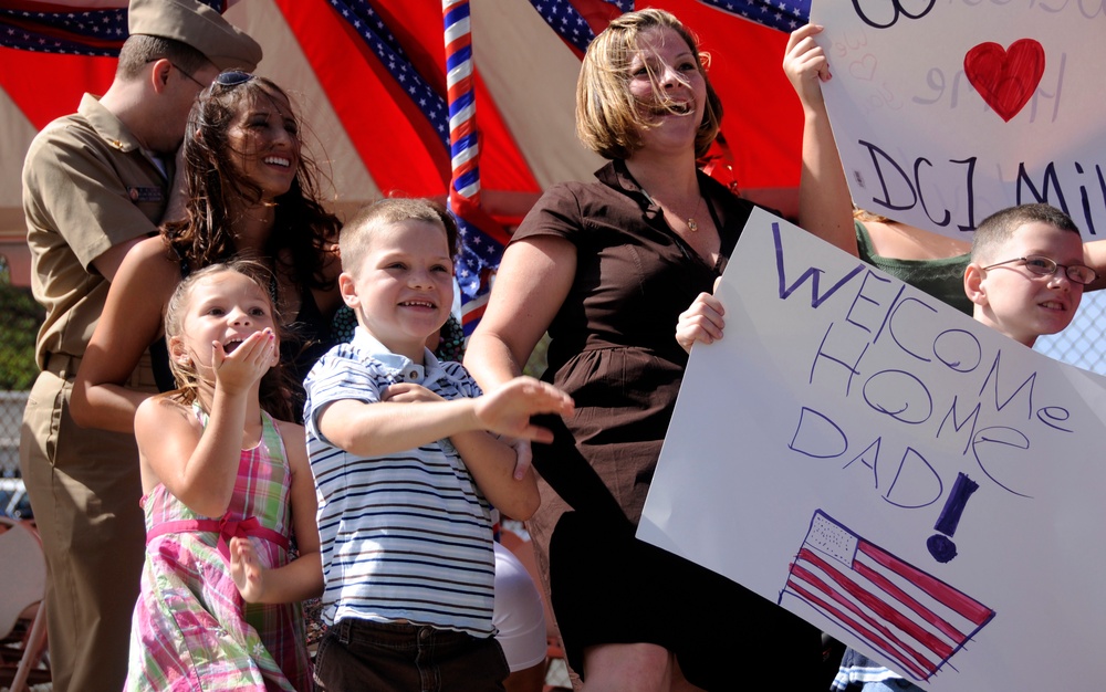 USS Lake Erie returns home